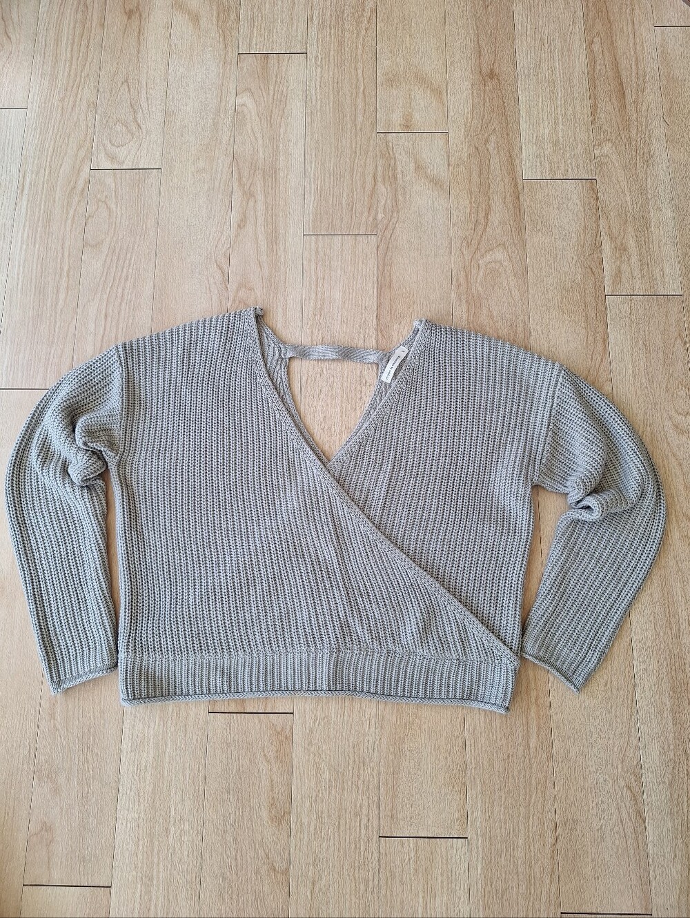 moon & madison Crossover V-Neck Sweater in Green Size S